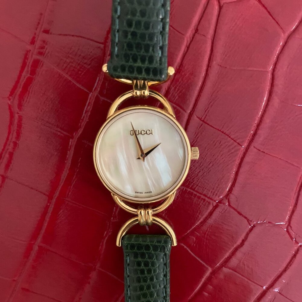 Rare 90s Gucci watch 6000.2 L series, Green lizard band, Mother of Pearl face